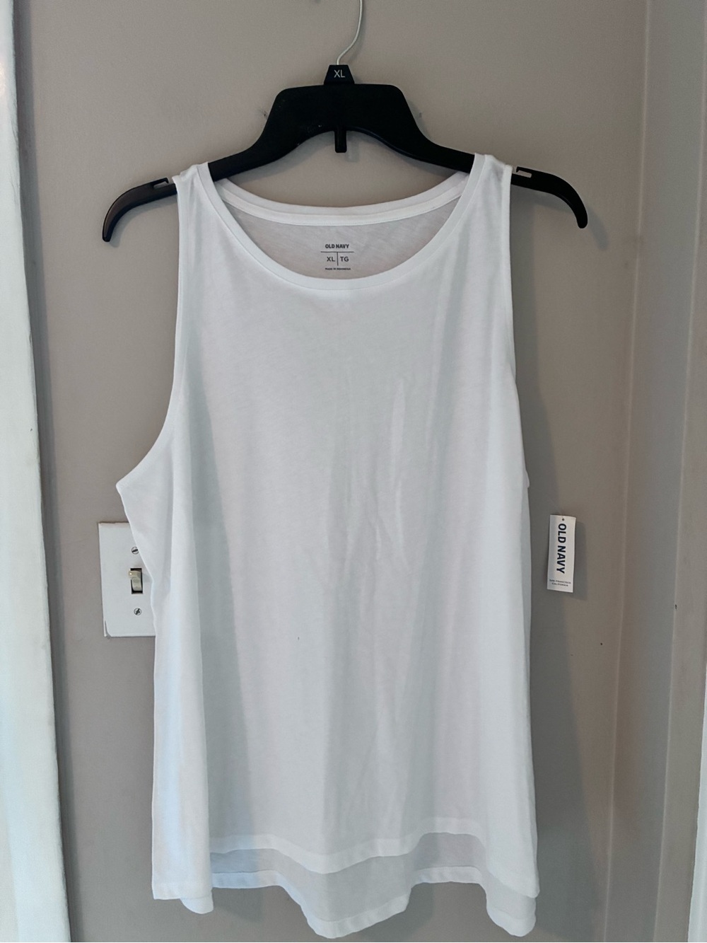 NWT  Old Navy Women's White Sleeveless Tank Top XL